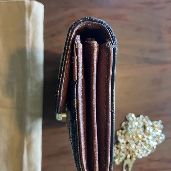 LOUIS VUITTON QUILTED SARAH WALLET - Picture 13 of 14